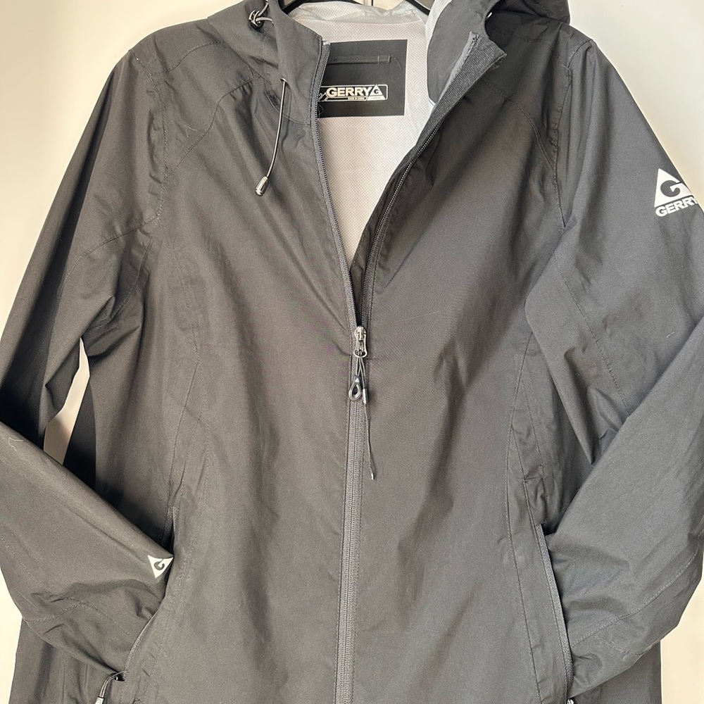 Gerry rain/wind jacket with reflective print